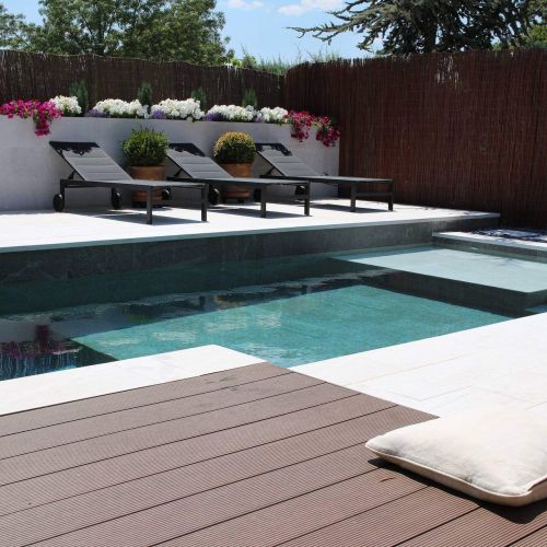 Diseño y construcción de piscina y jardín