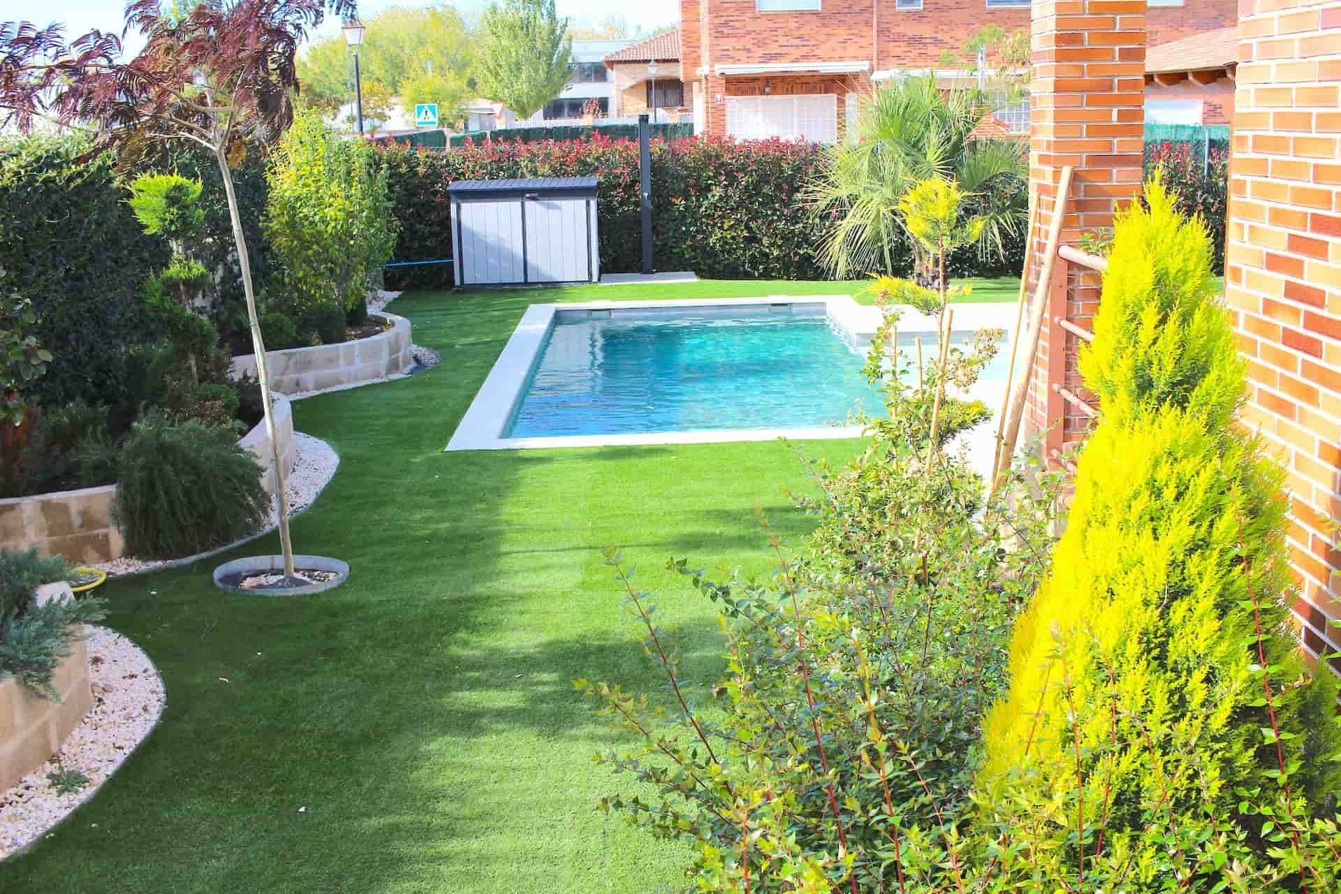Diseño de piscina y jardín